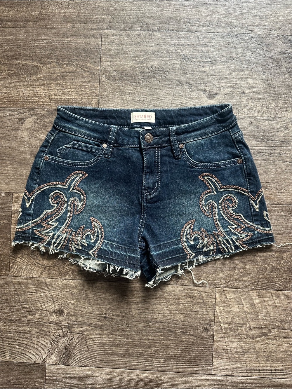 Shyanne Embroidered Shorts Nwot